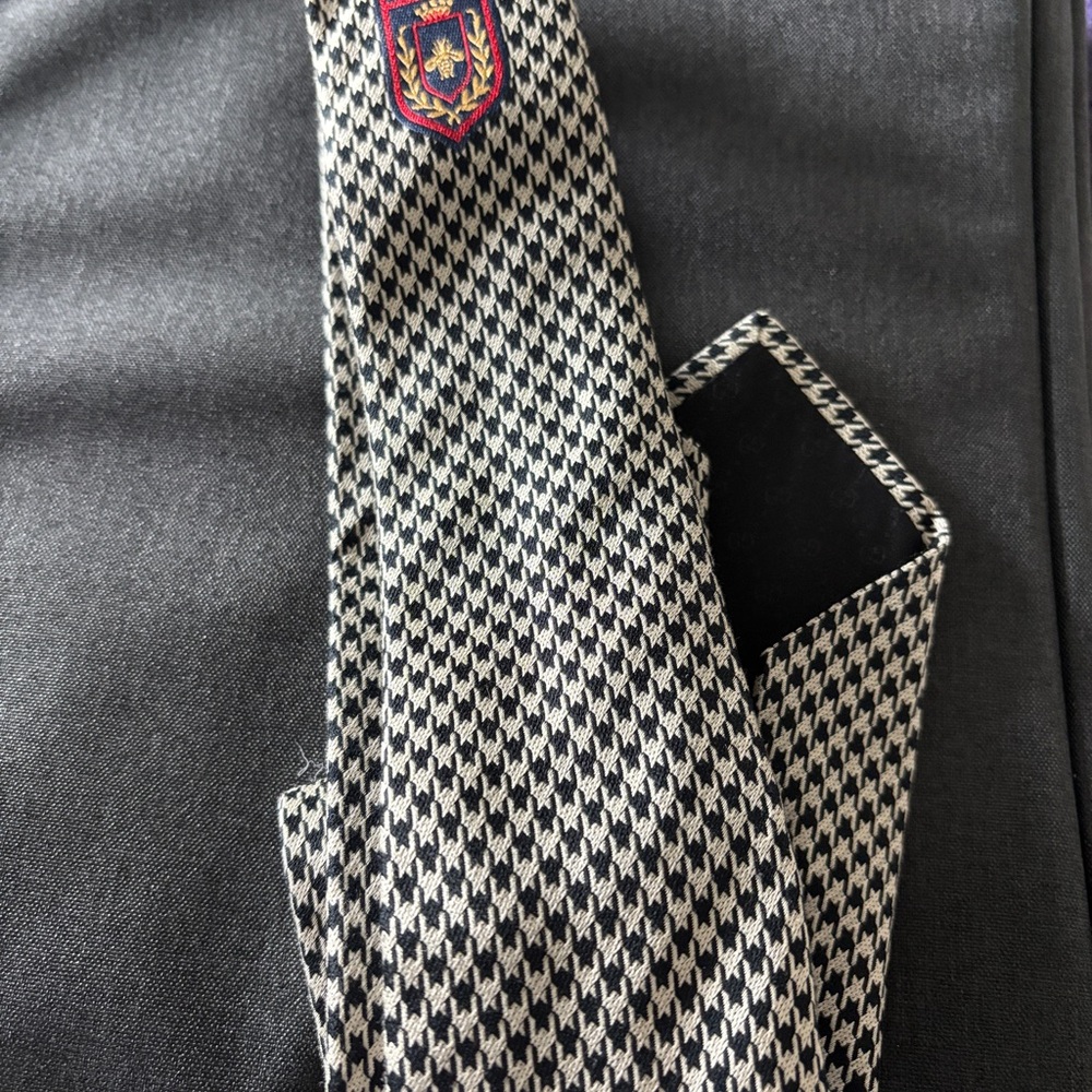Gucci GG Bee Crest Houndstooth Check Black And White Men’s Neck Tie Silk - Picture 3 of 6